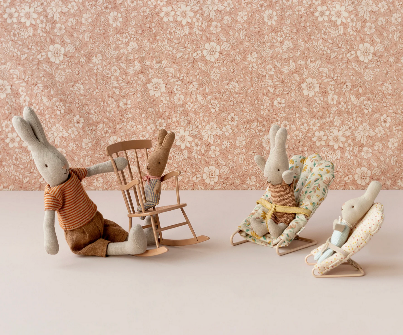 Babysitter for Micro bunnies