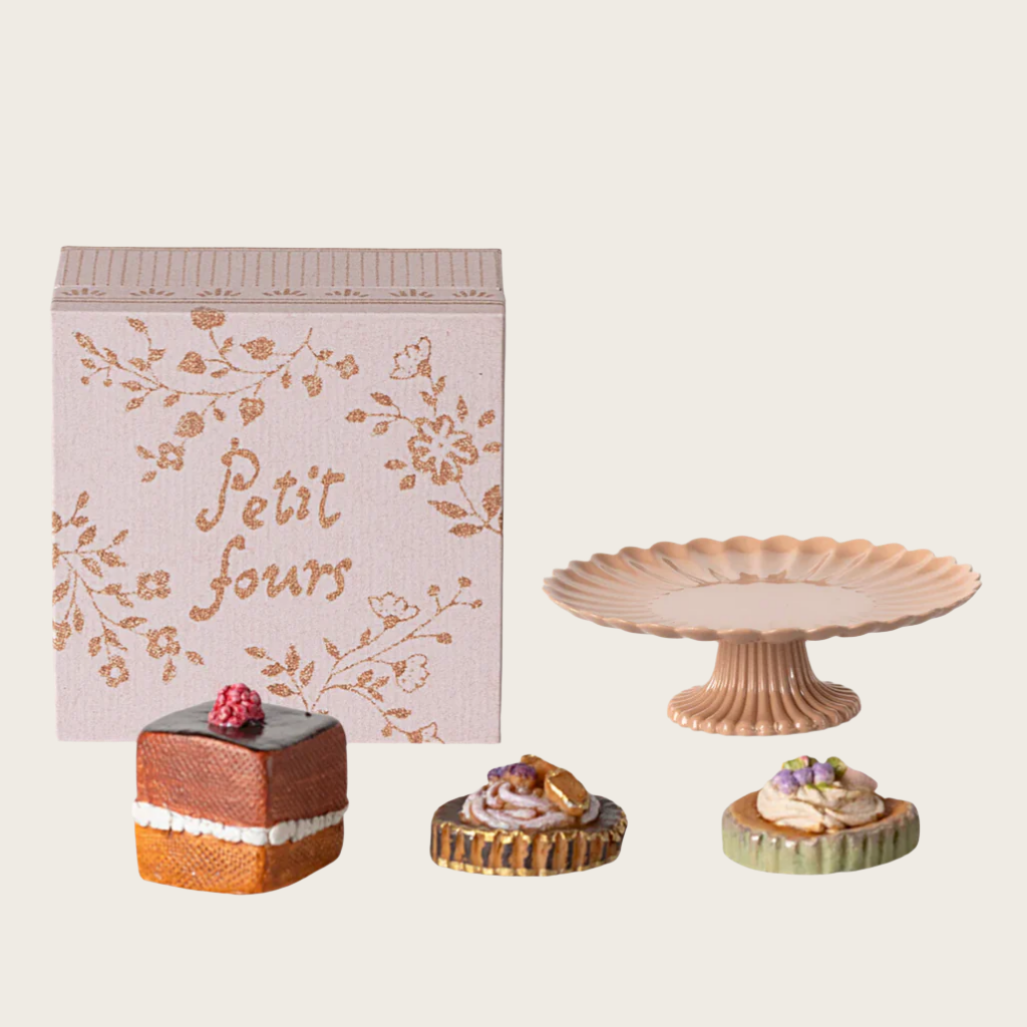 Cakes and cake stand -Mini