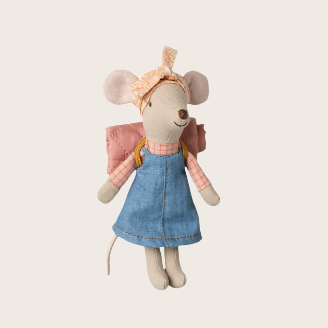 Hiker mouse- Big sister