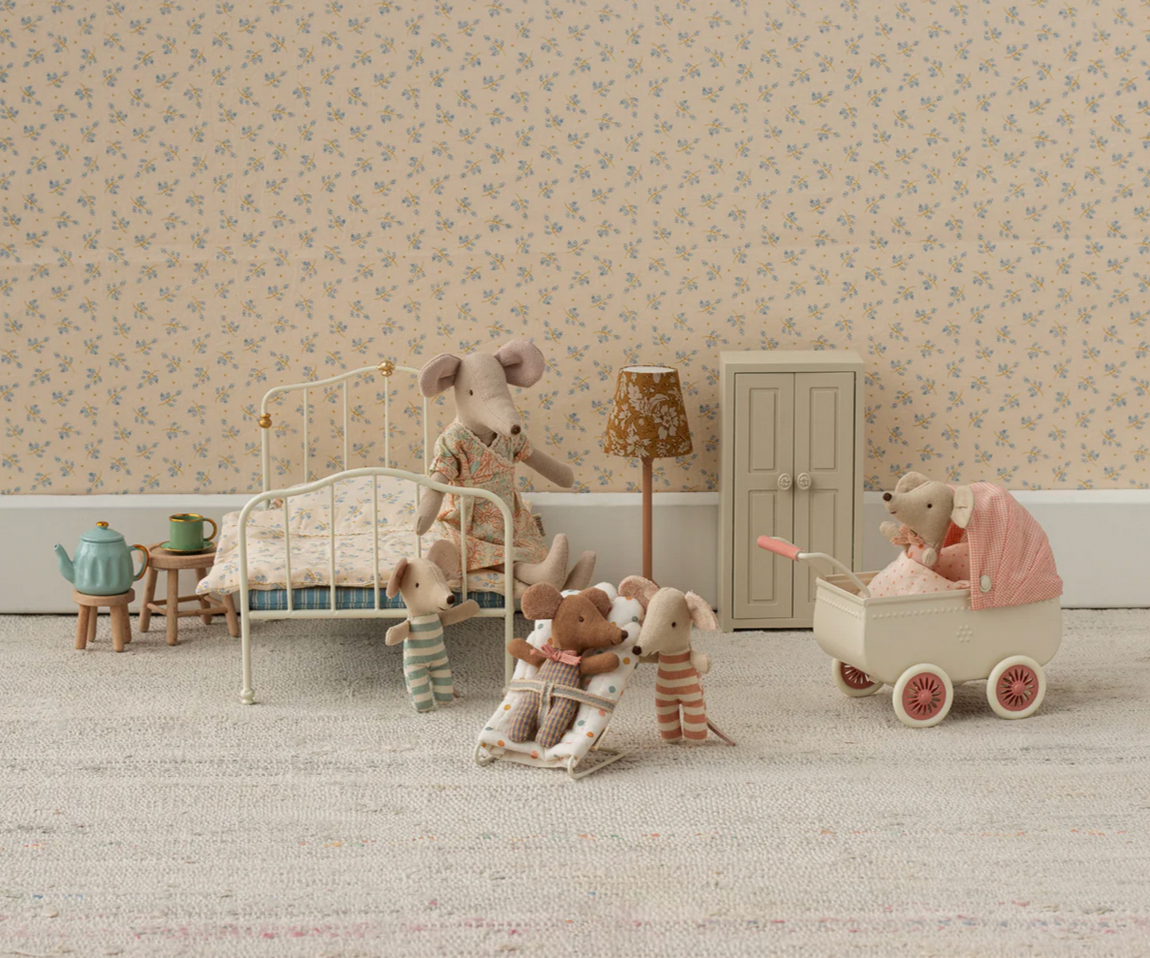 Micro Pram for mouse -coral & pink