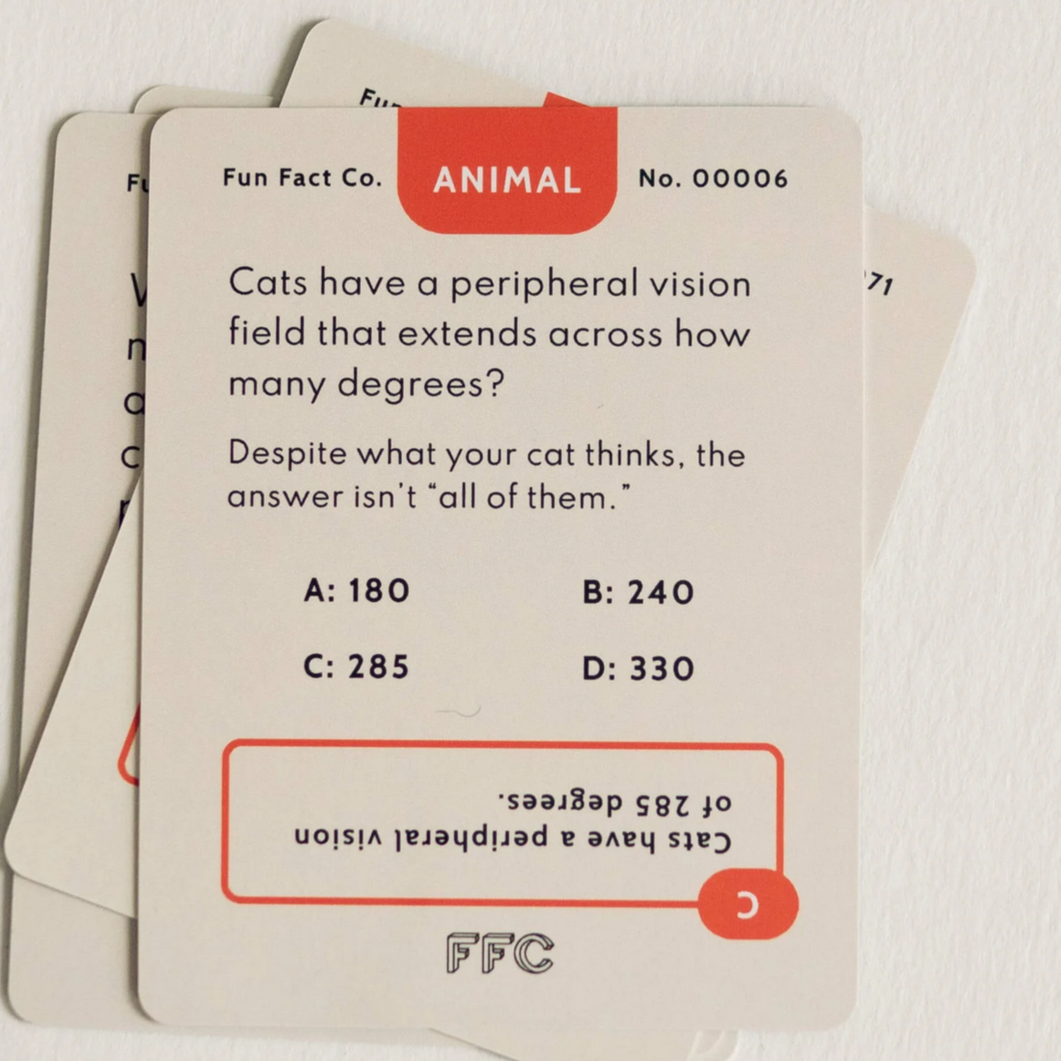 Card with a fun fact about cats' peripheral vision on a light background