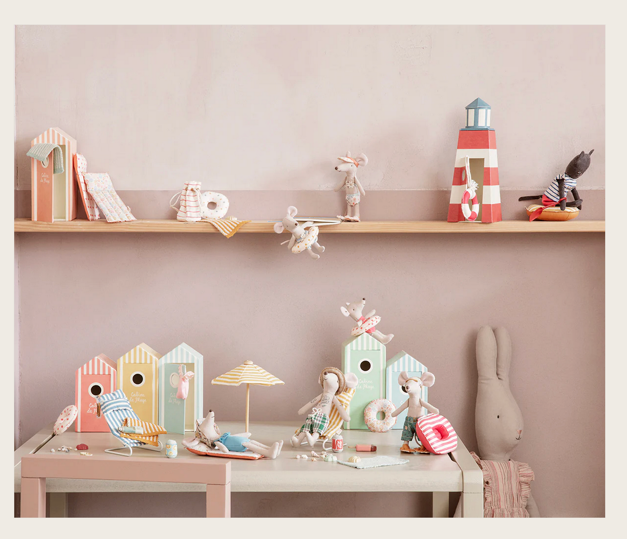 Chair for Mouse - Coral