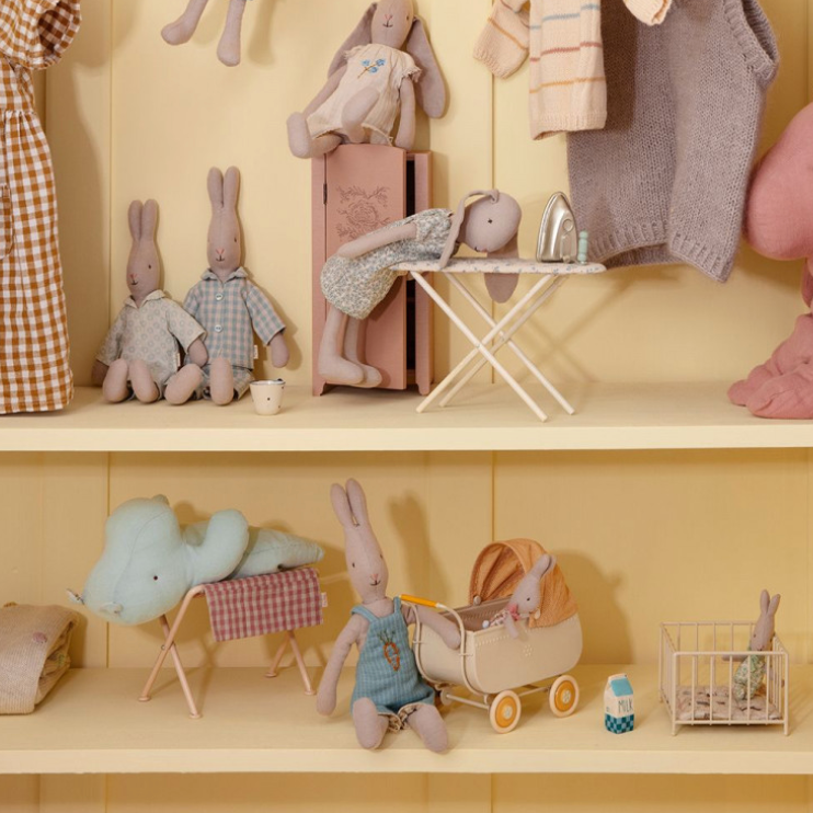 Iron and Ironing Board -mini