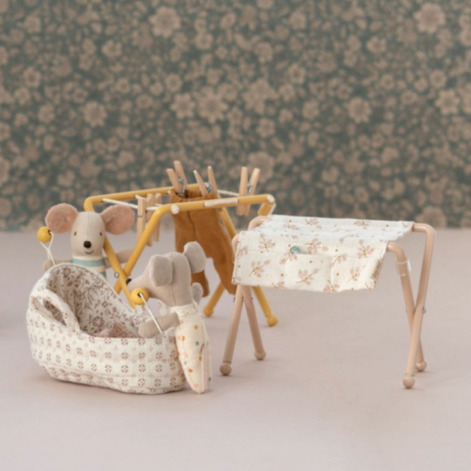 Nursery Table for baby mouse - ocher