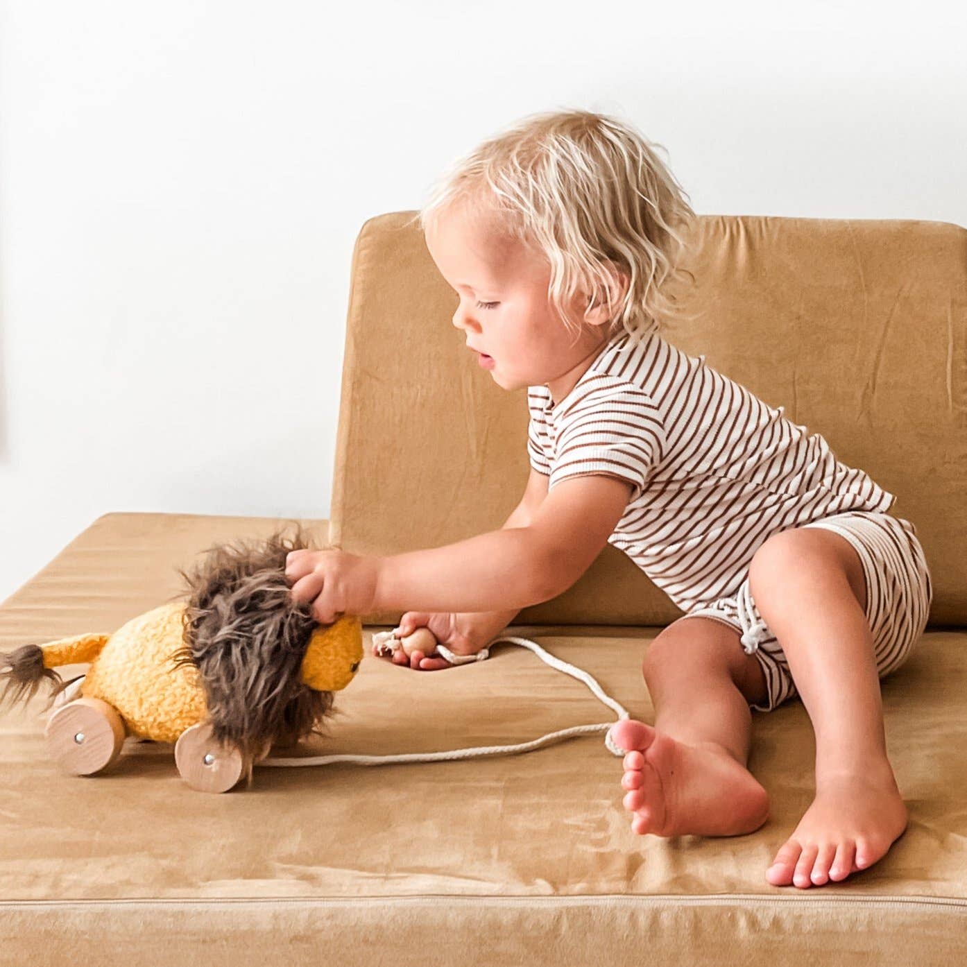 Leo // Pull-Along Toy