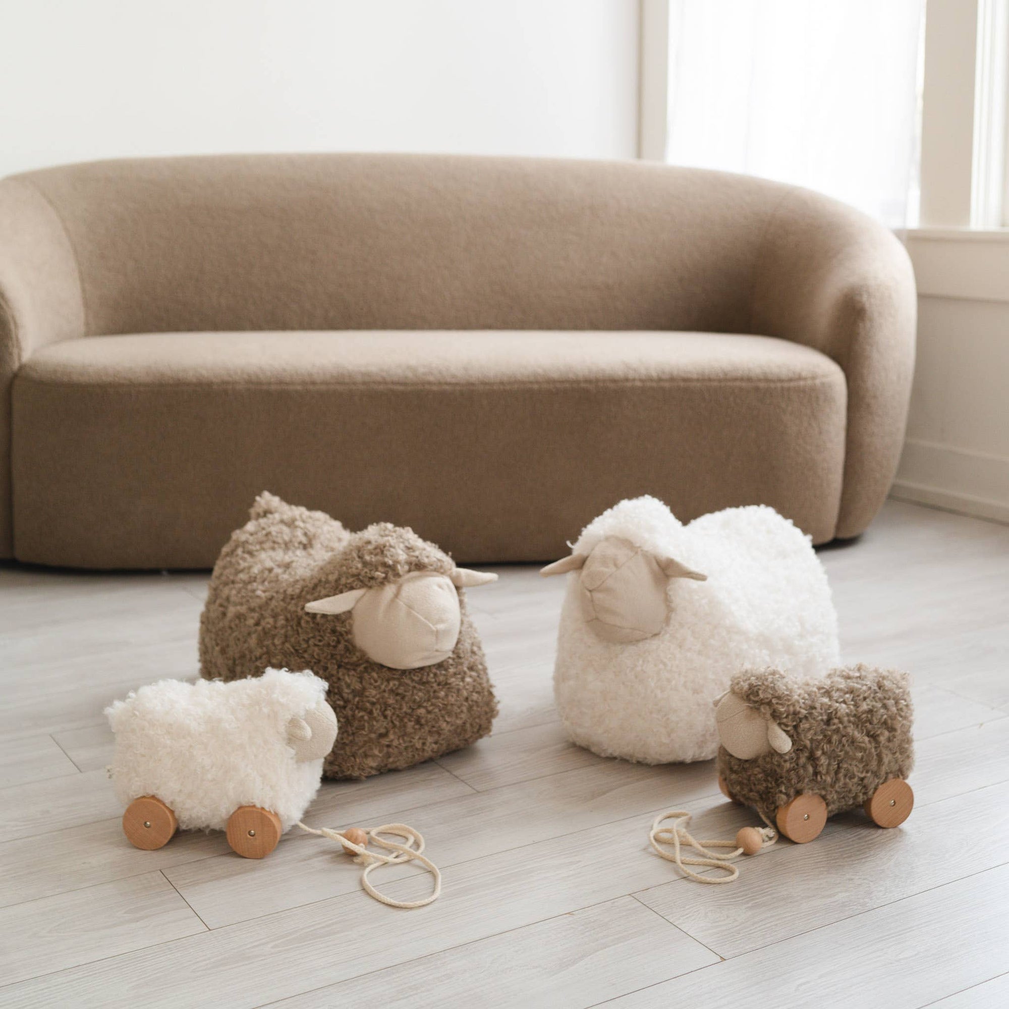 BELLA pull-along sheep