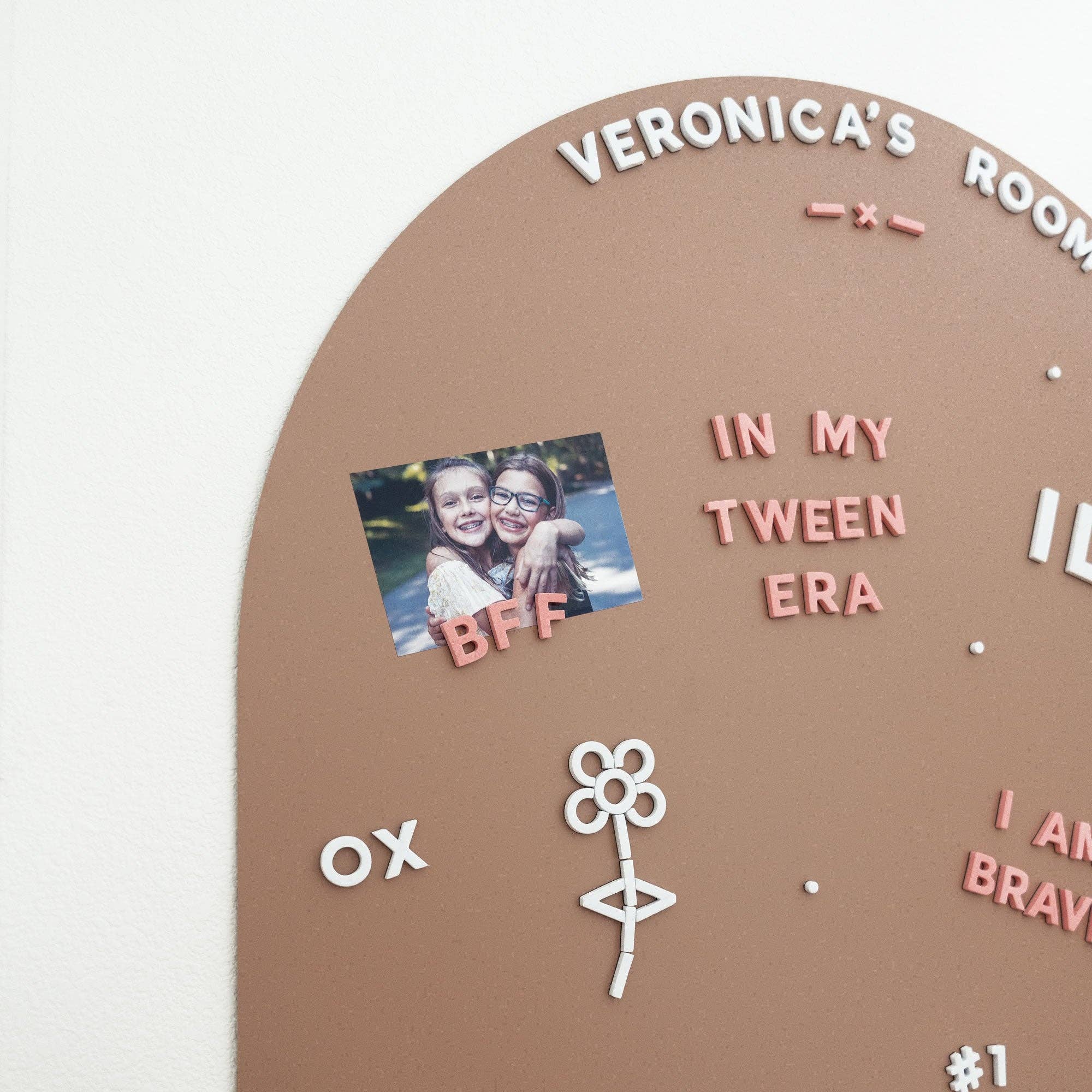 Personalized magnetic board with a photo and text, featuring the name 'Veronica'.