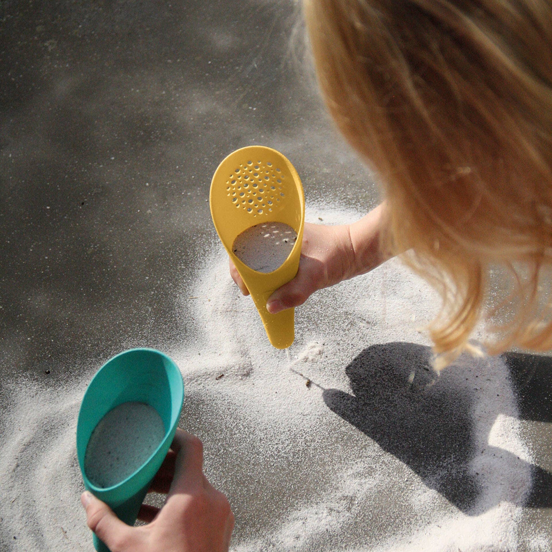 Quut Cuppi - Shovel, Sifter and Ball all in one!