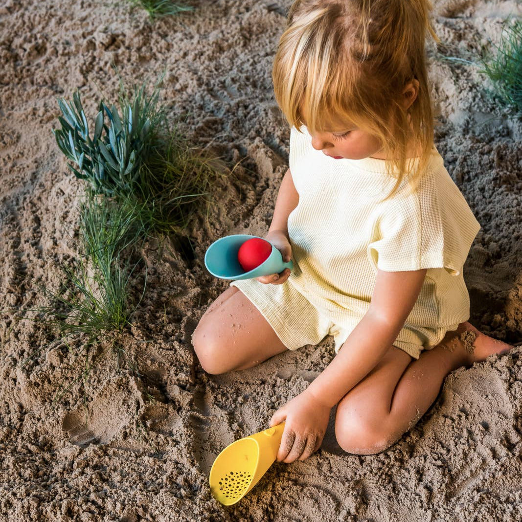 Quut Cuppi - Shovel, Sifter and Ball all in one!