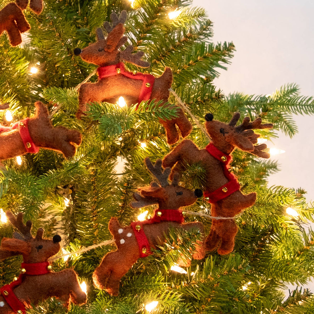 Santa with Sleigh and 8 Reindeer Garland