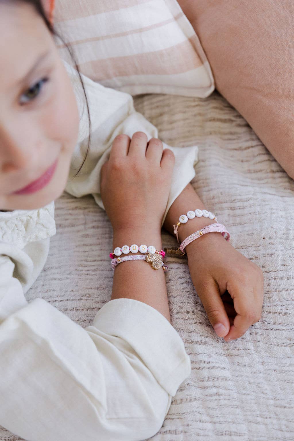 Elastic cord bracelet - pale pink