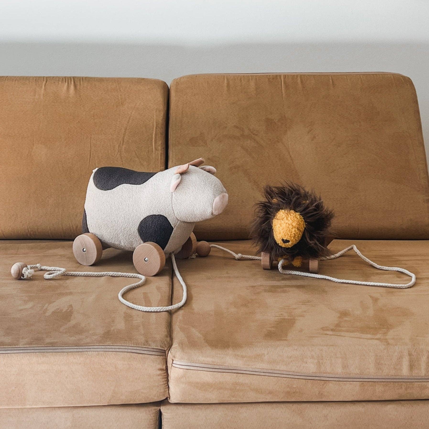 Leo // Pull-Along Toy