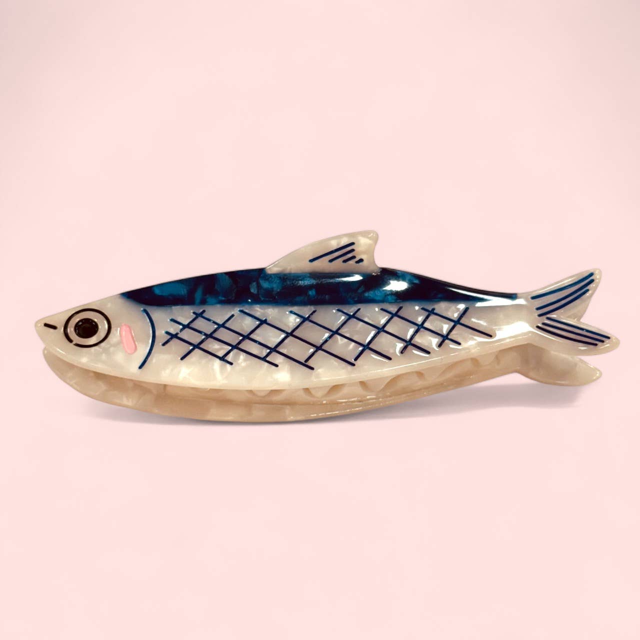 Fish-shaped hair claw on a pink background