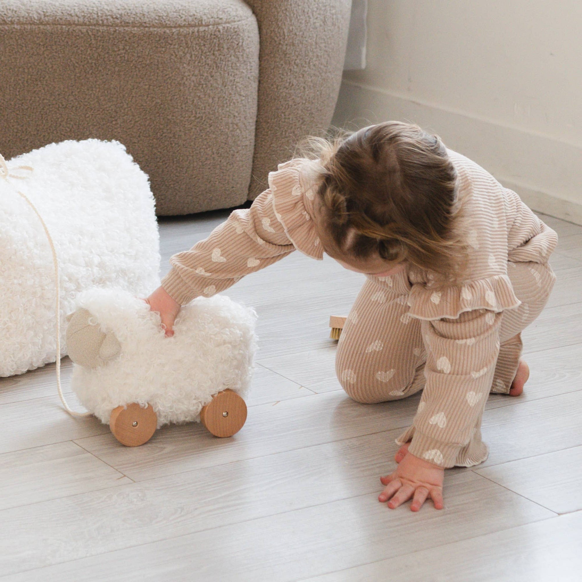 BELLA pull-along sheep