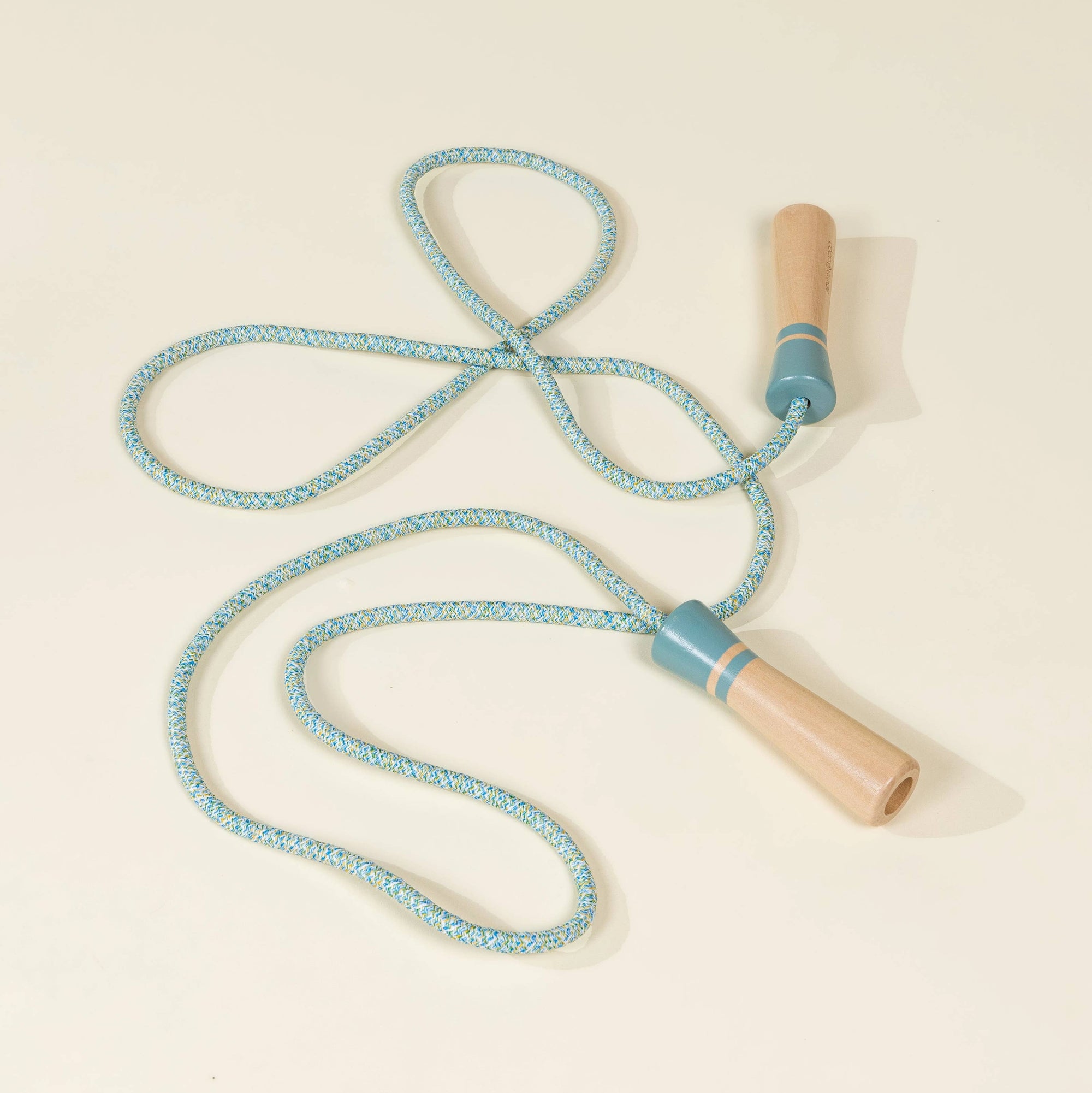 Blue and beige跳绳 on a beige background
