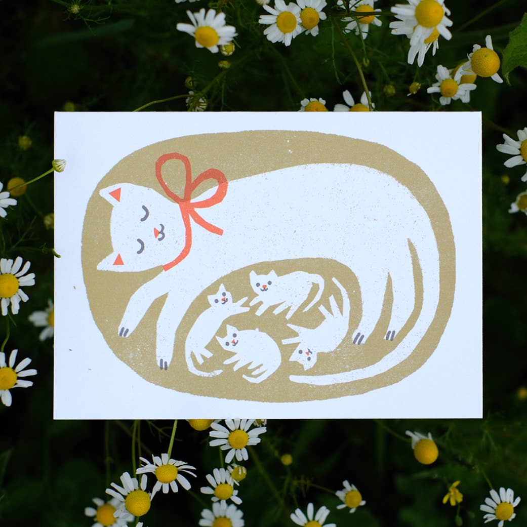 Illustration of a cat with three kittens on a white background, surrounded by daisies.