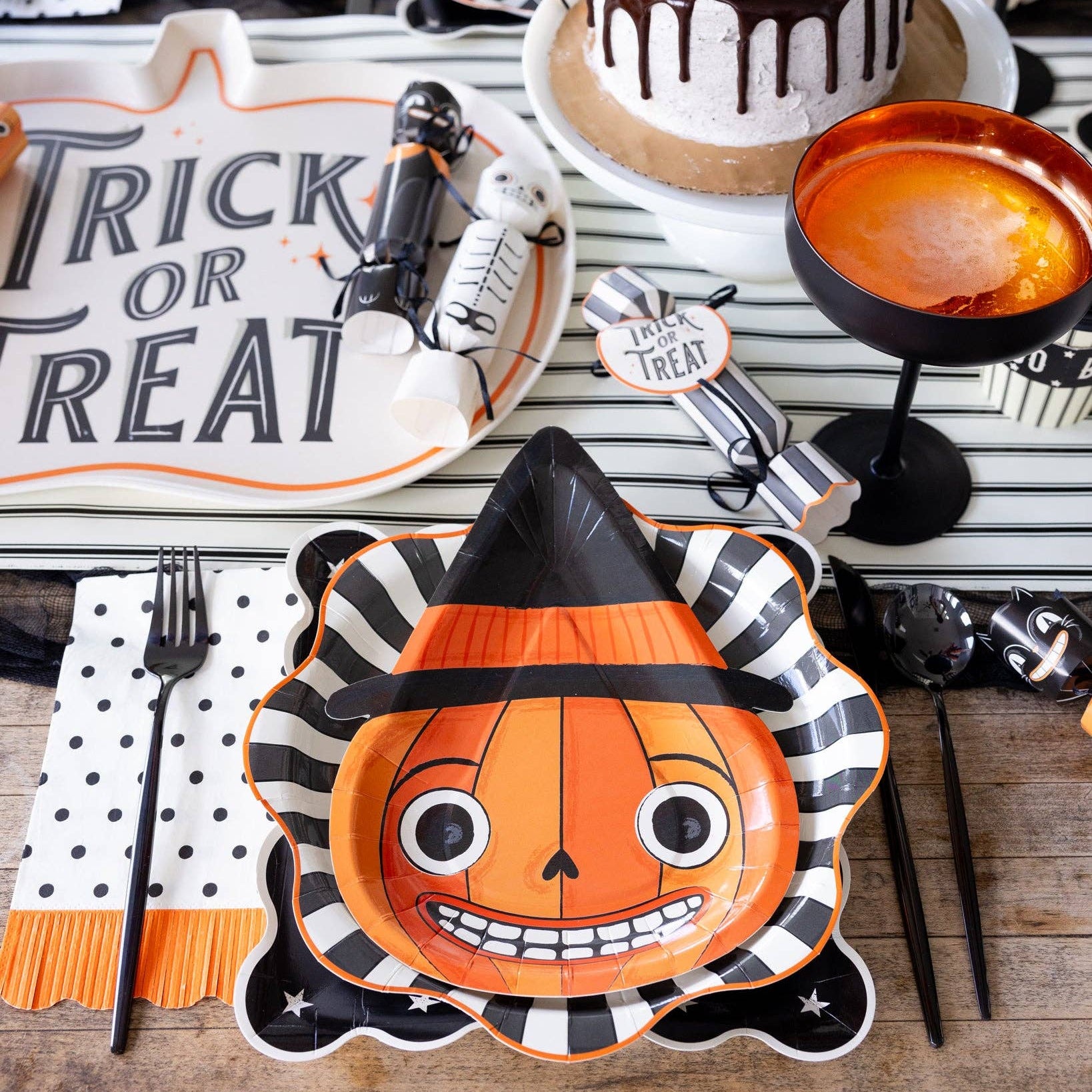 Vintage Halloween Character Paper Plate Set (9pk)