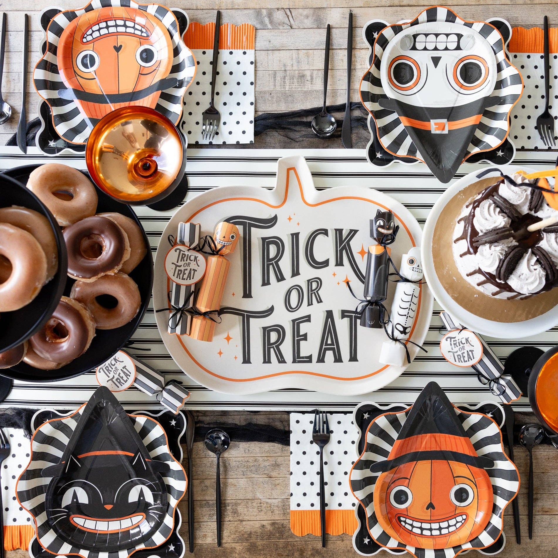 Vintage Halloween Character Paper Plate Set (9pk)
