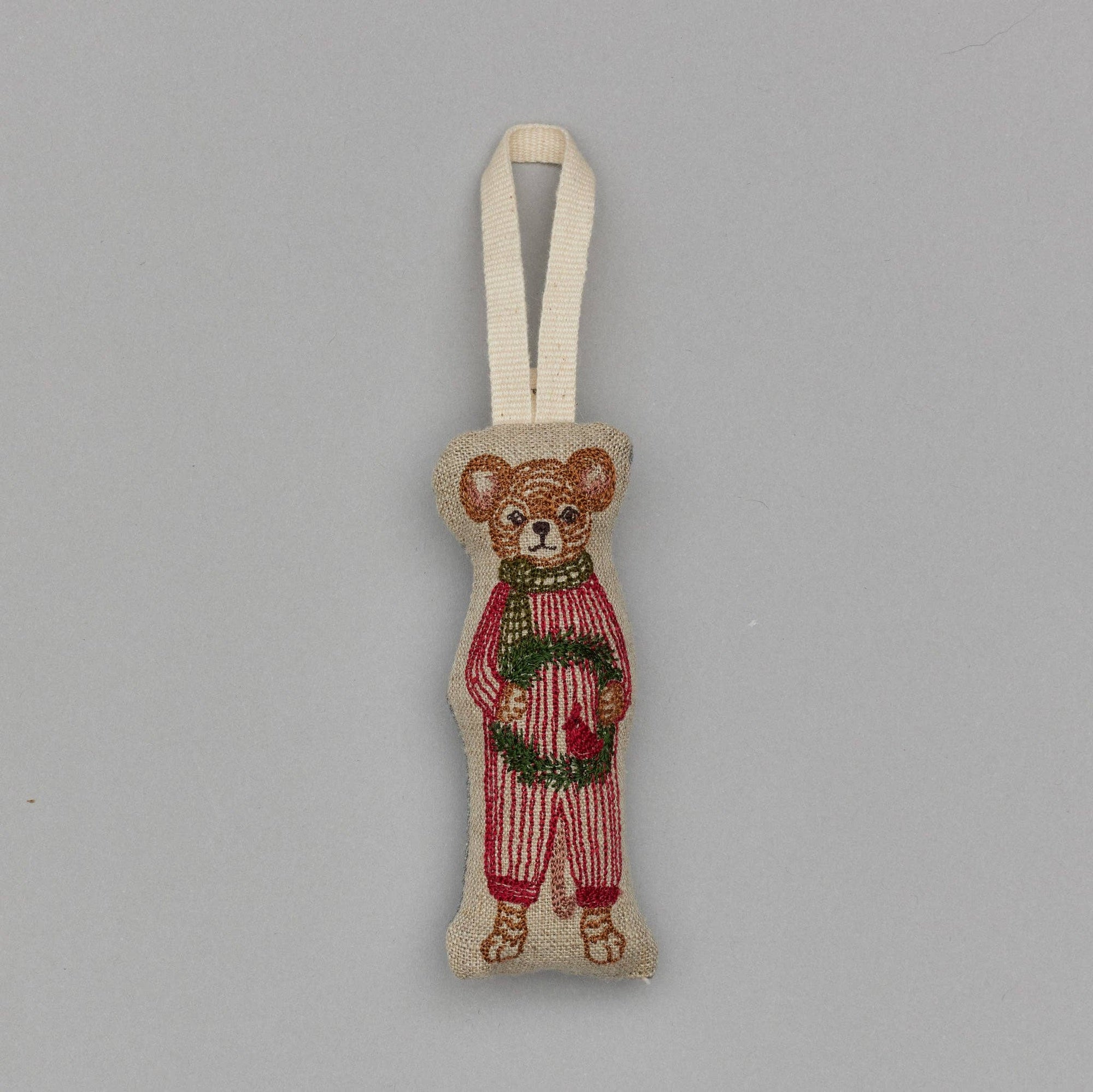 Decorative mouse ornament with a wreath on a gray background