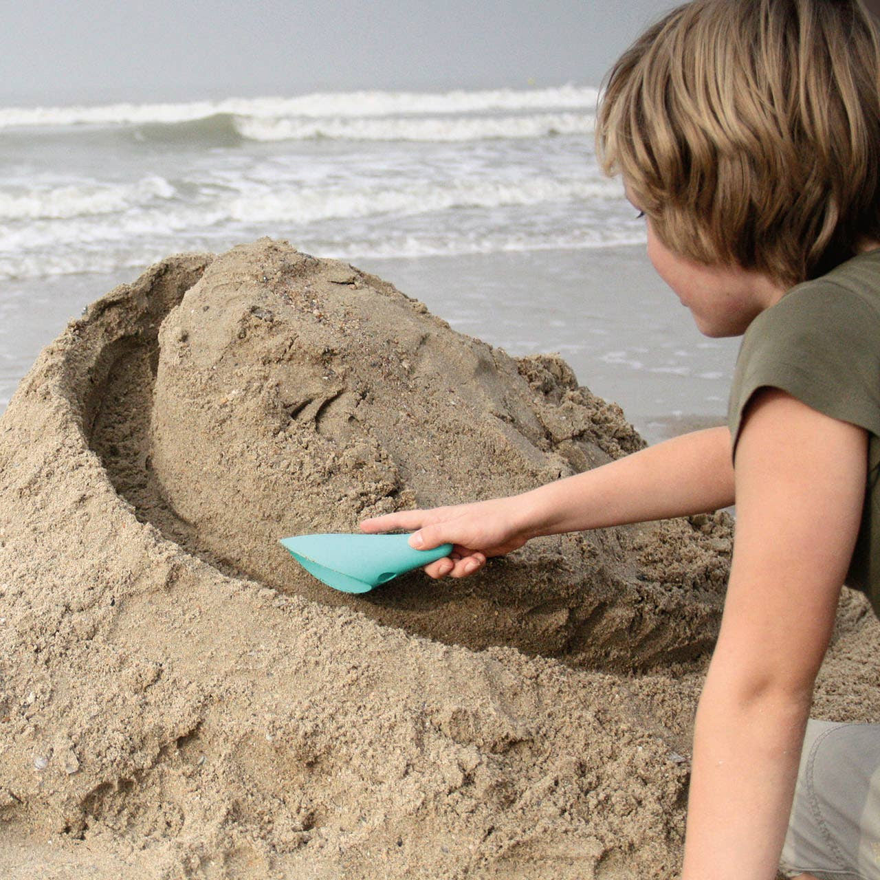 Quut Cuppi - Shovel, Sifter and Ball all in one!