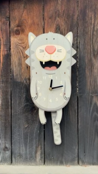 Tabby the Cat Pendulum Clock