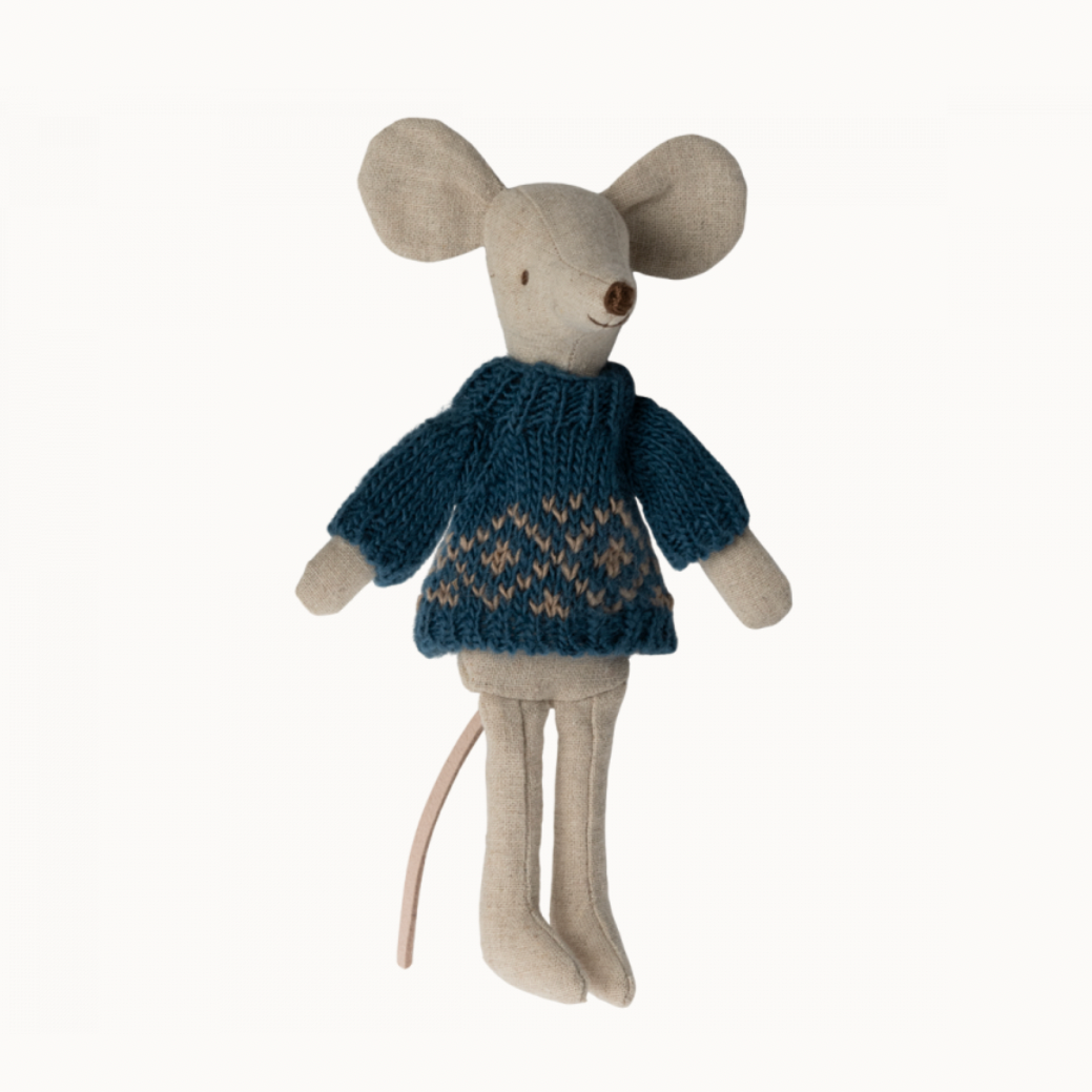 Knitted Sweater for dad mouse