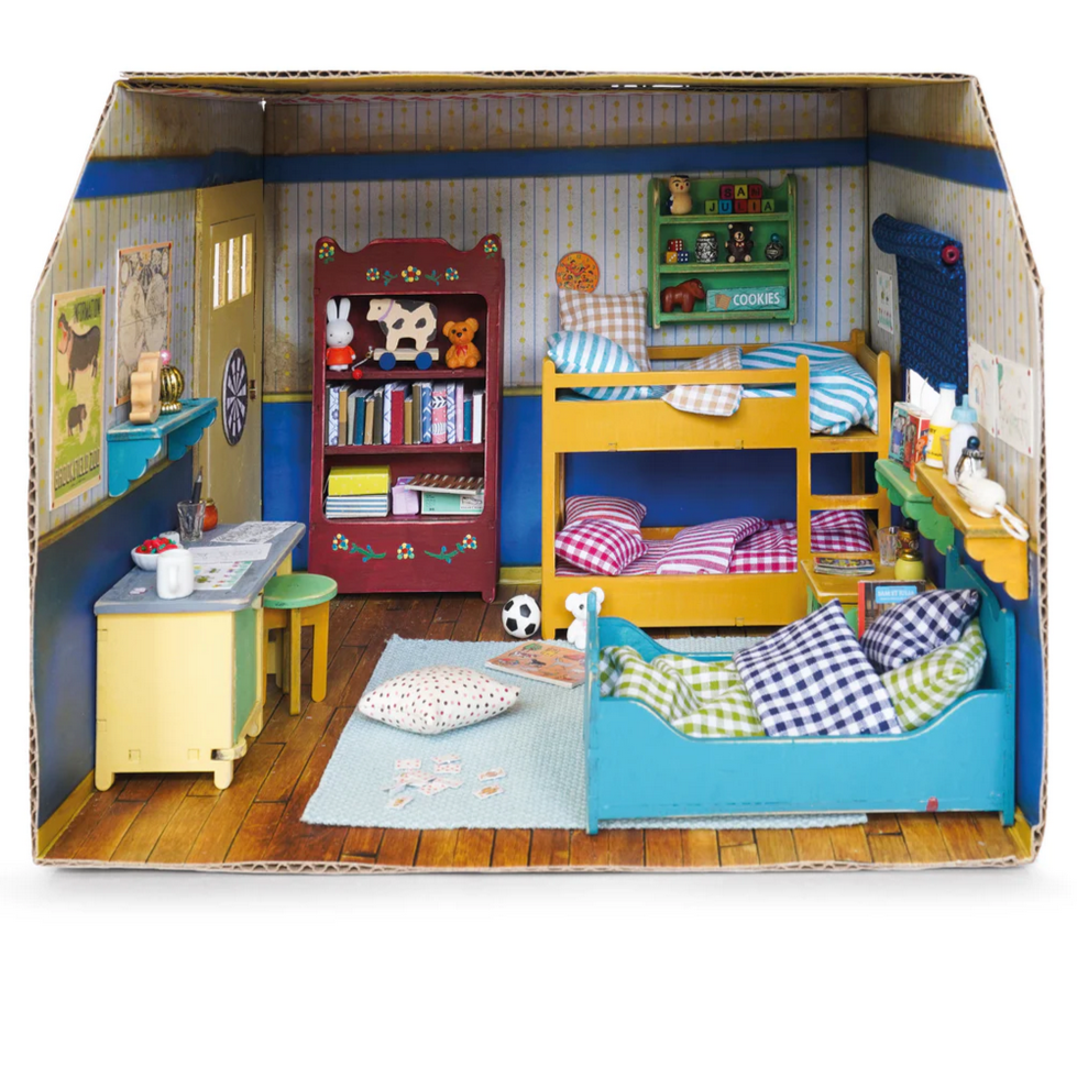 Sam & Julia - Cardboard Room - Kid's Room