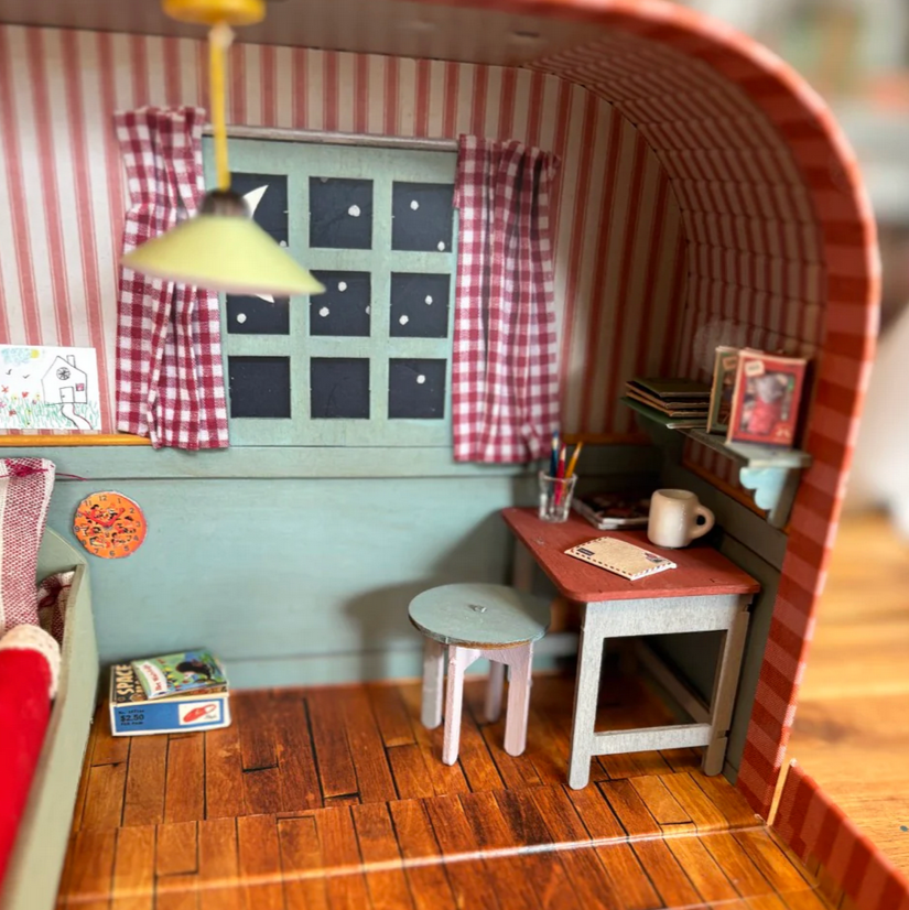 Mouse Mansion To Go - Kid's Room