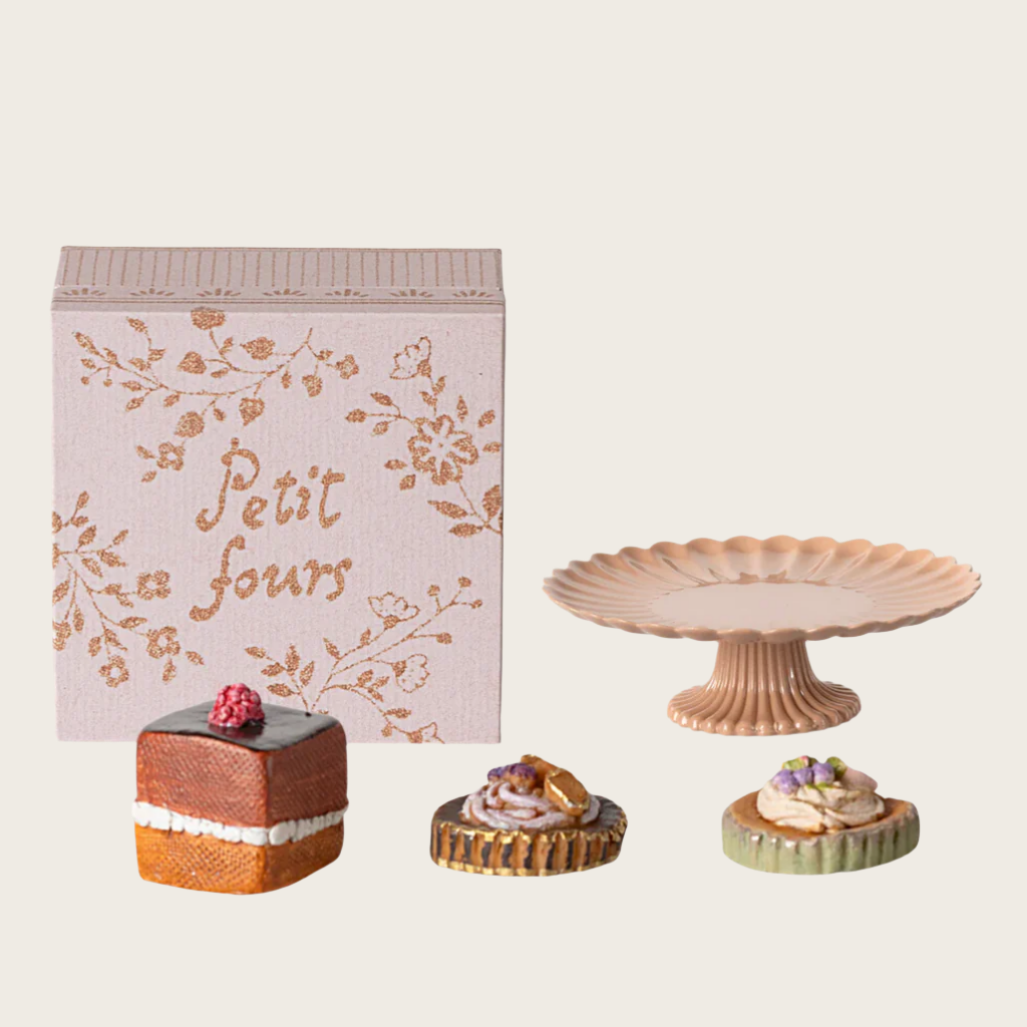 Cakes and cakestand -Mini