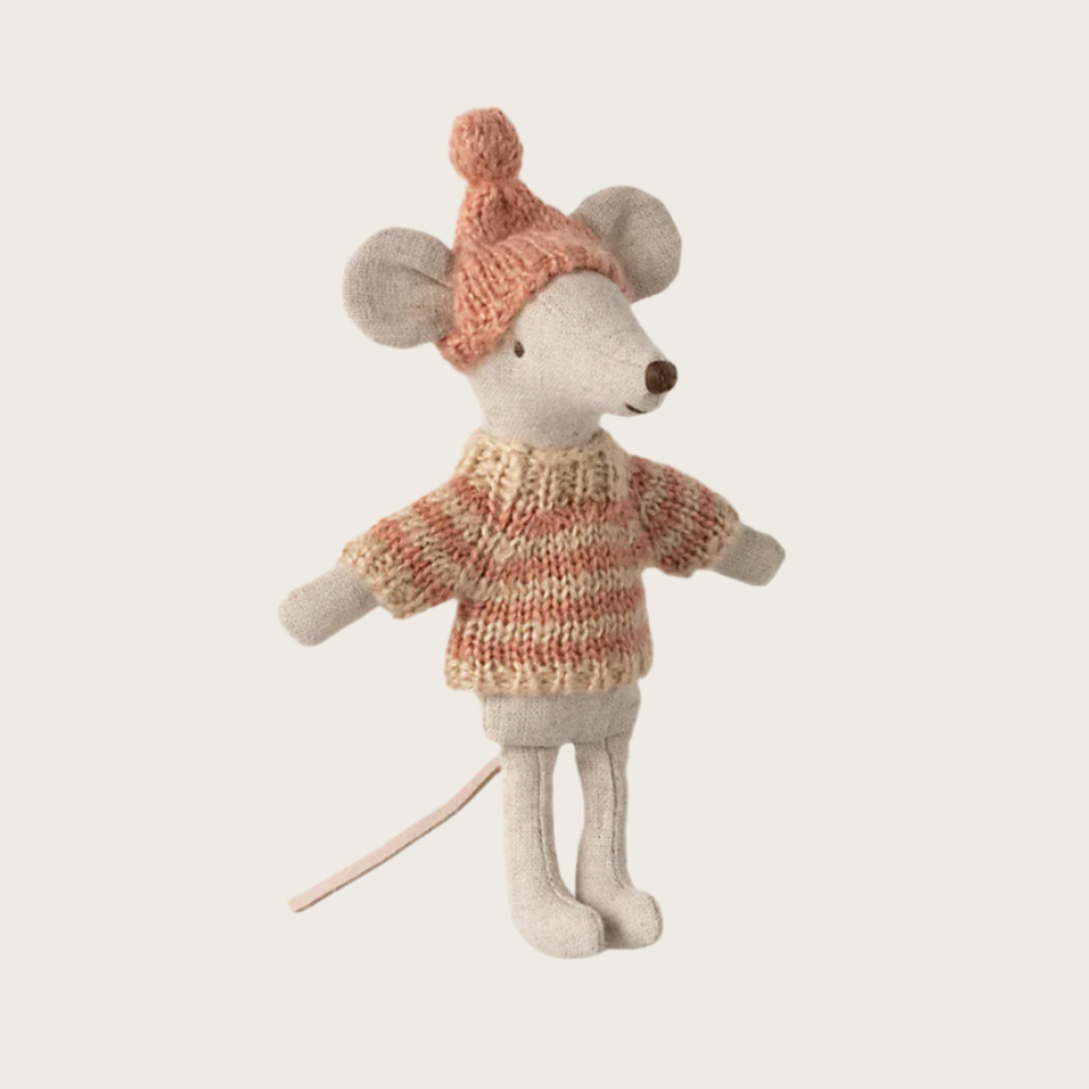 Knitted sweater and hat -Big sister mouse