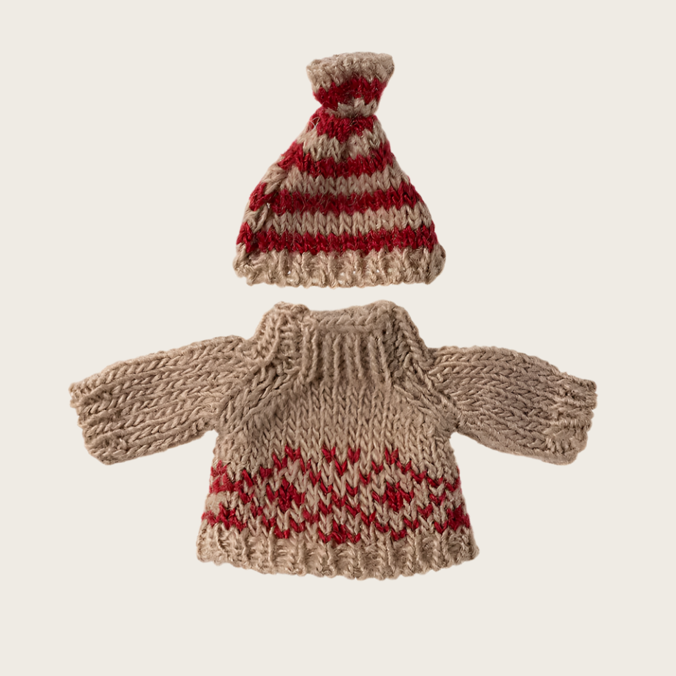 Knitted sweater and hat - Mum mouse