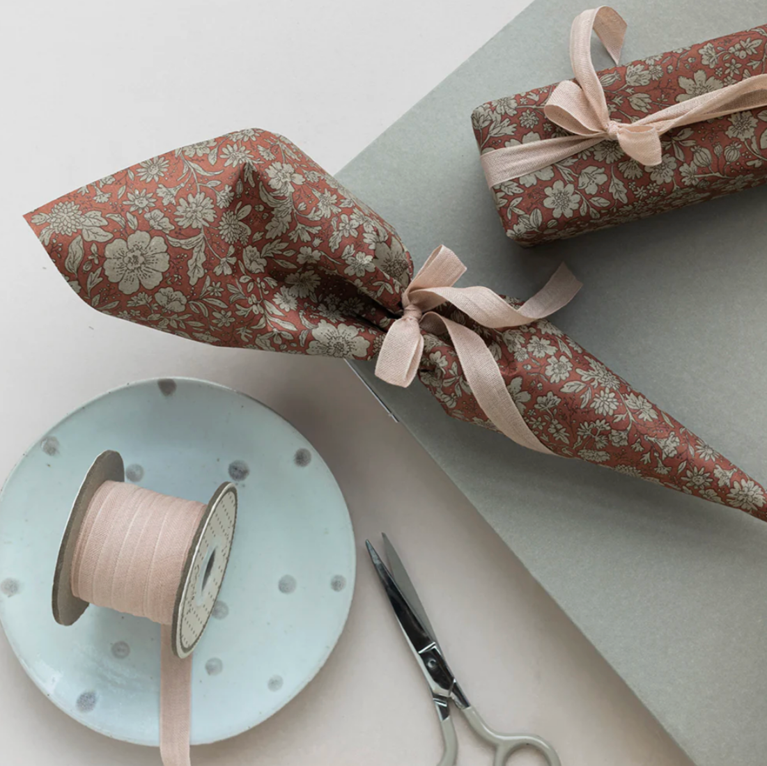 Blossom red GIFT WRAP - 10 m