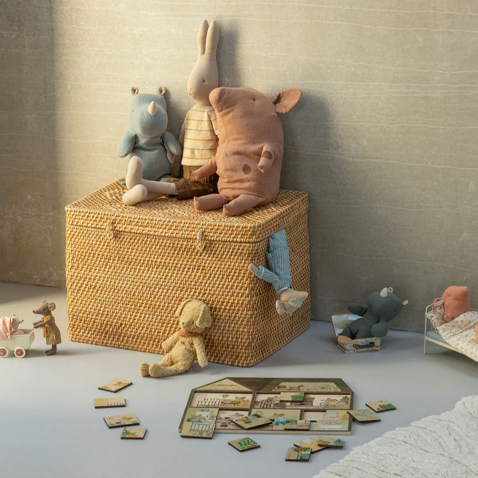 Mouse hole Farmhouse puzzle