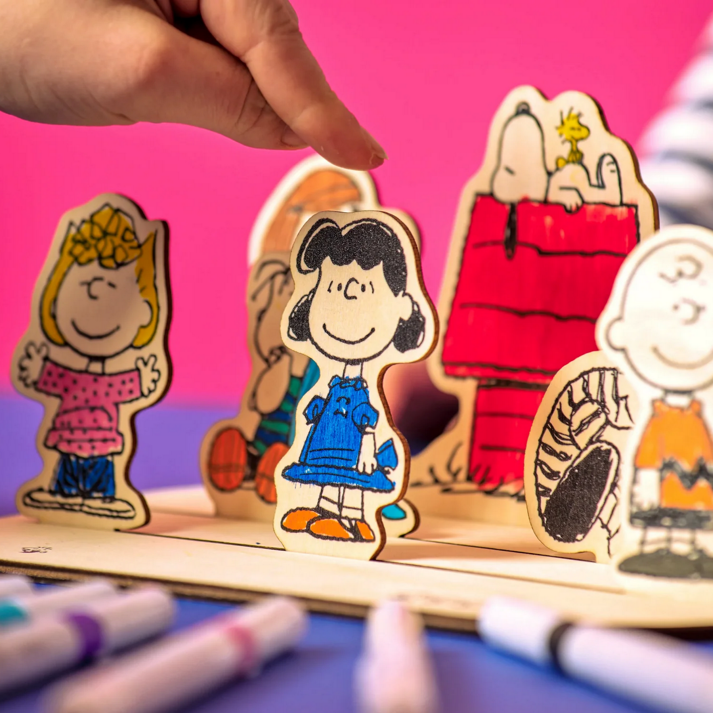 OOLY x Peanuts Color-In Wooden Scene Kit - 12 Paint Markers