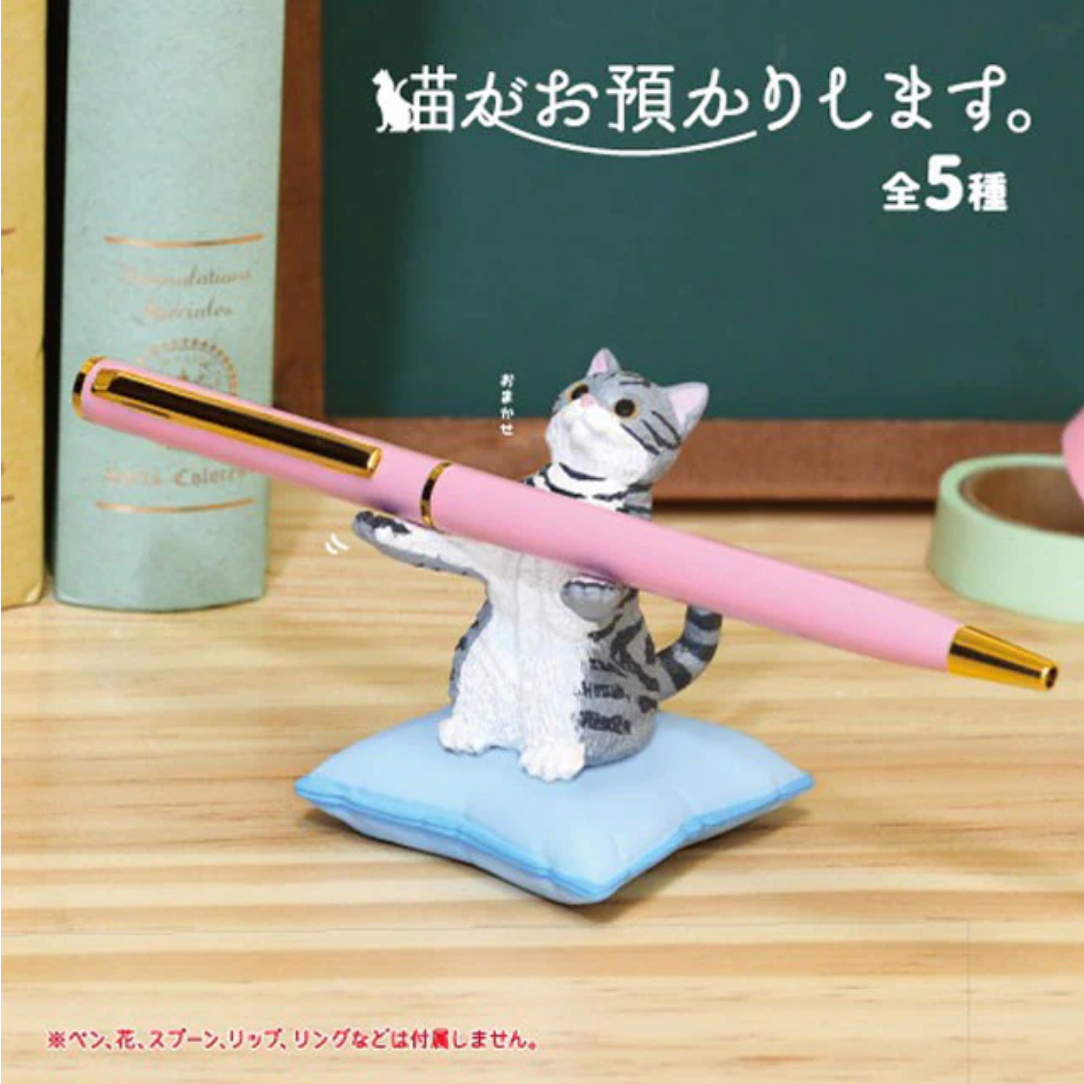 The Cat Will Hold It For You – Random cat Holder Figure box