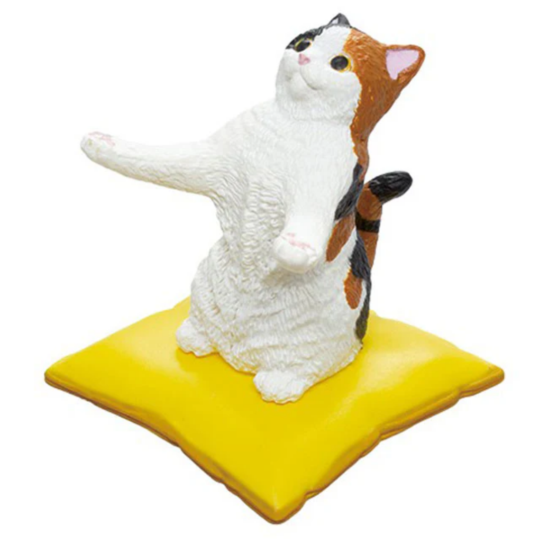 The Cat Will Hold It For You – Random cat Holder Figure box