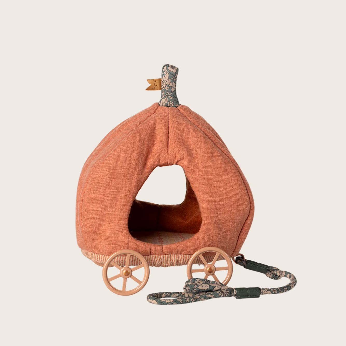 Pumpkin-shaped toy mouse carrier with wheels