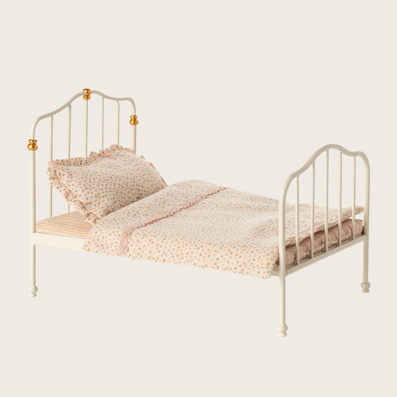 Vintage-style bed with gold accents