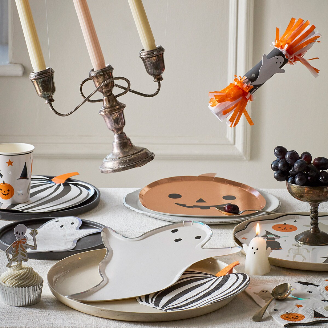 Ghost Shaped Plates (x8)