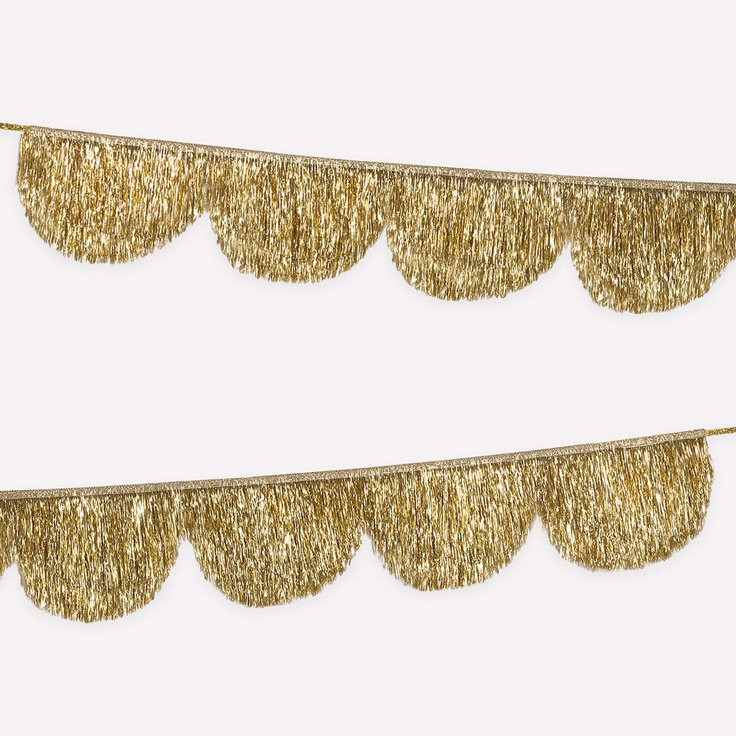 Gold Tinsel Scallop Garland