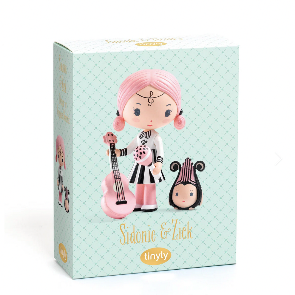 Box packaging of a figurine with pink hair and guitar, featuring the brand 'Djeco'.