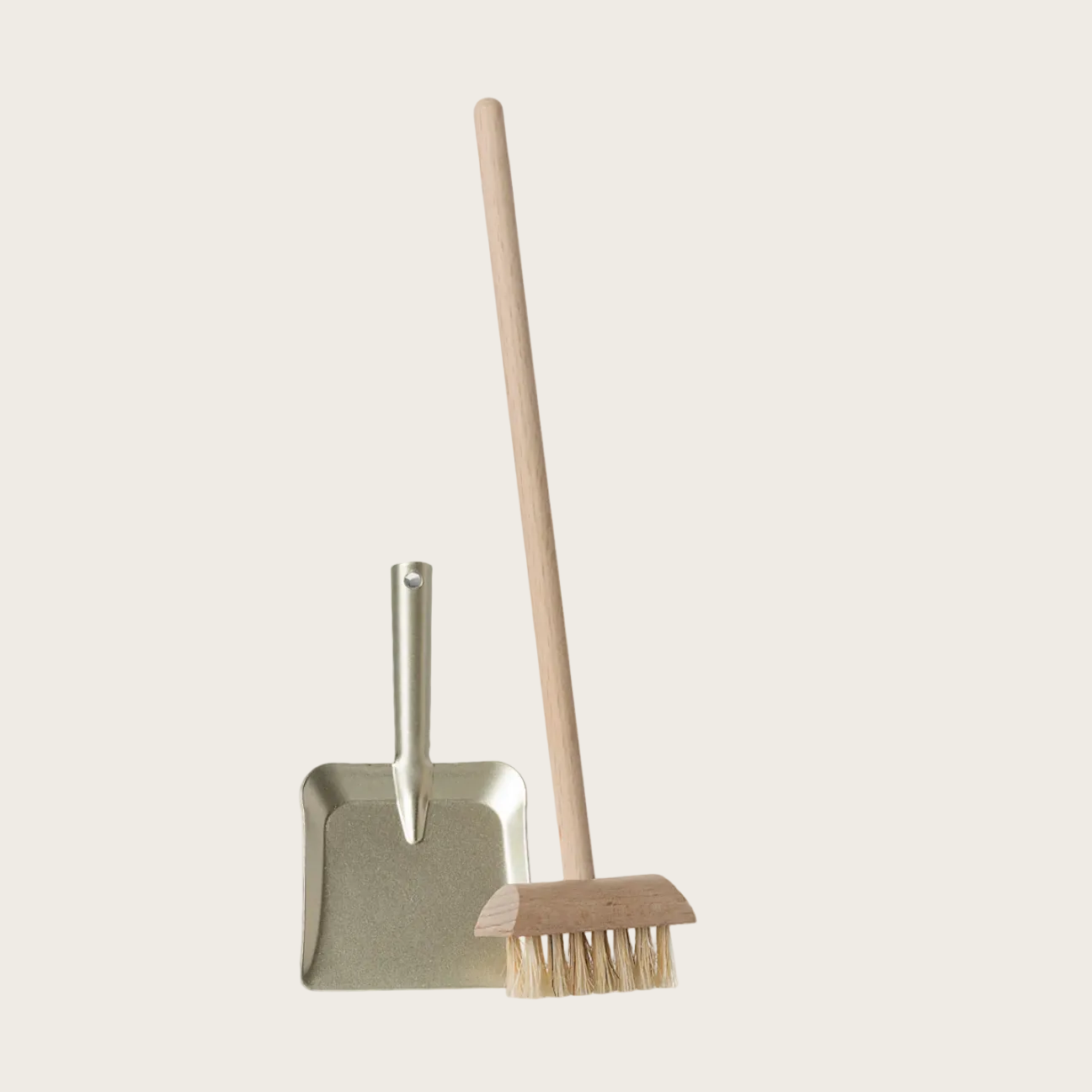 Broom and dustpan set on a white background with product details overlay.
