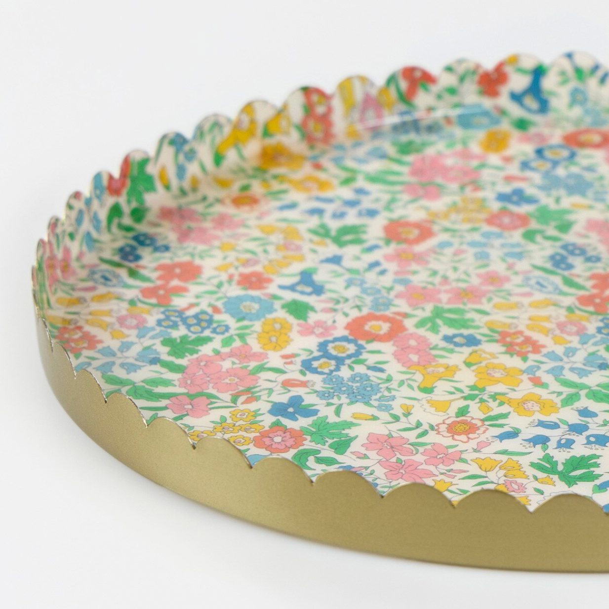 Floral-patterned baking tray on a white background