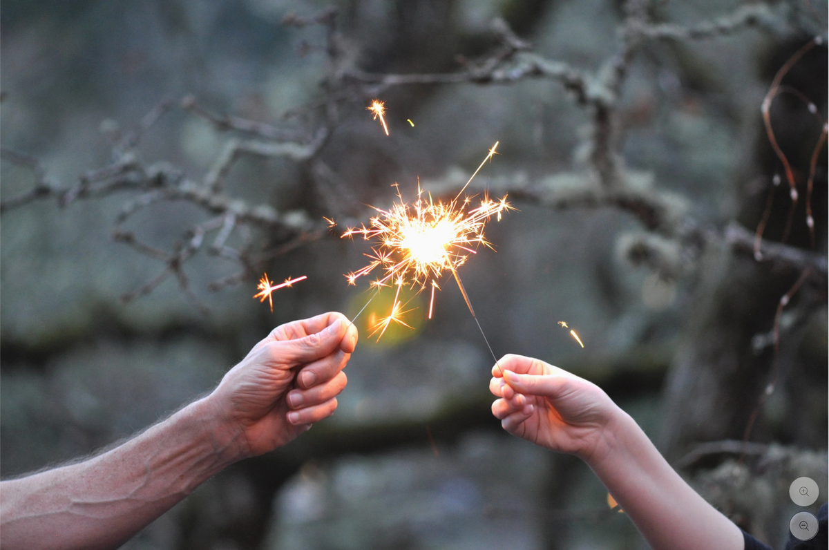 Deluxe Sparkler Gold Stars 12"