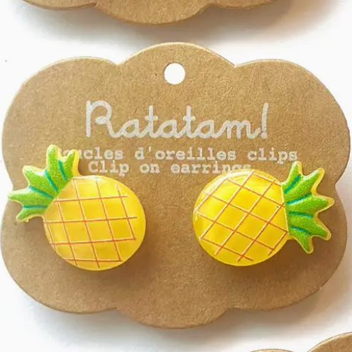 Pineapple-shaped earrings on a 'Ratatam!' branded card.