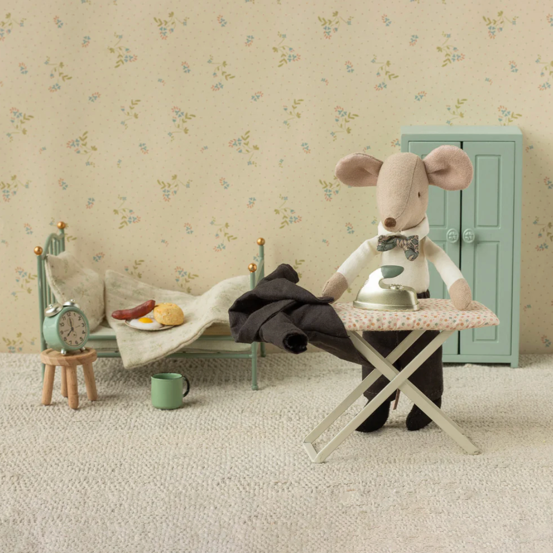 Iron and Ironing Board for mouse