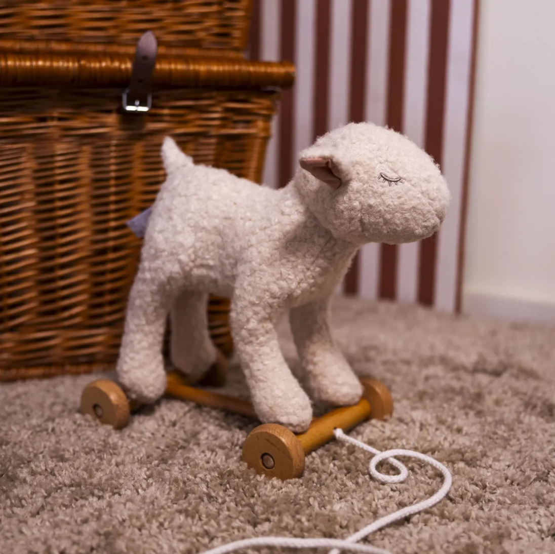 Pull-Along Mary Lamb