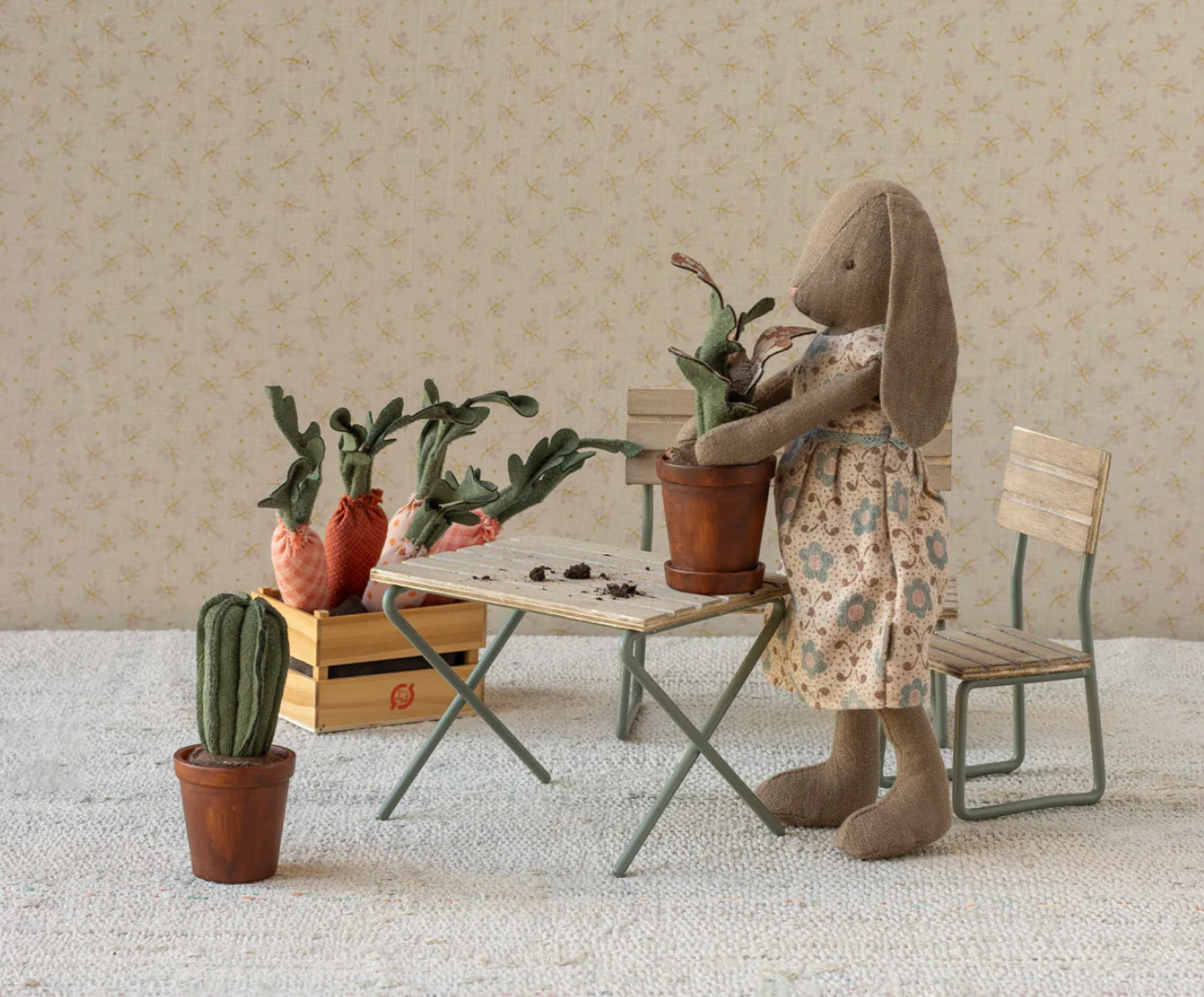 Flower pot with plant- Miniature