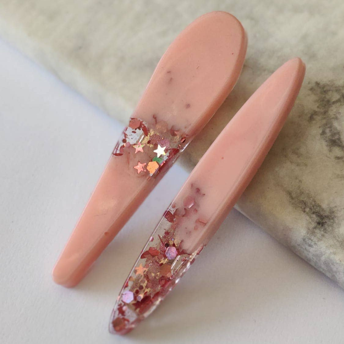 MINIMAL - SET OF 2 RESIN HAIR CLIPS  : Blush Glitter