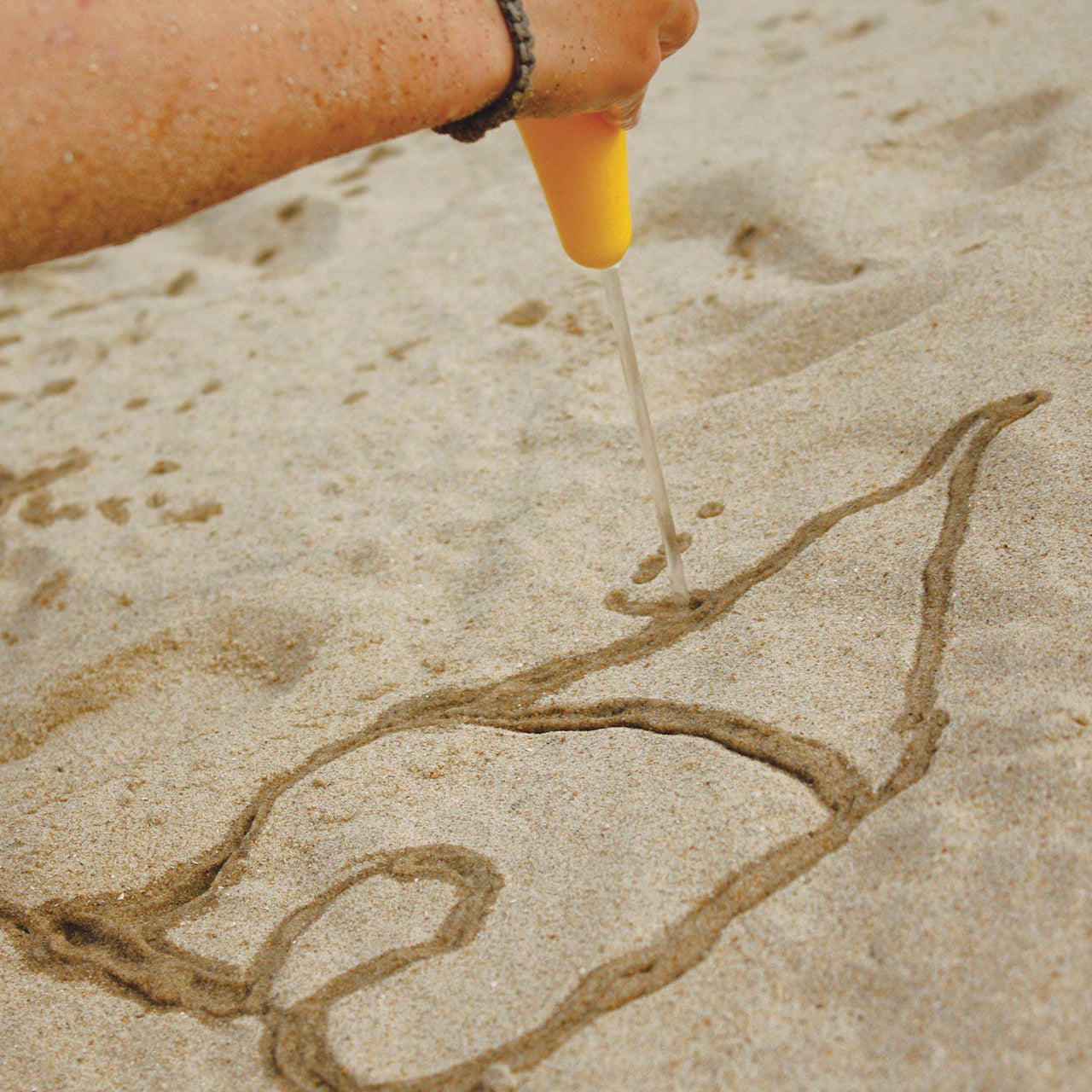 Quut Cuppi - Shovel, Sifter and Ball all in one!